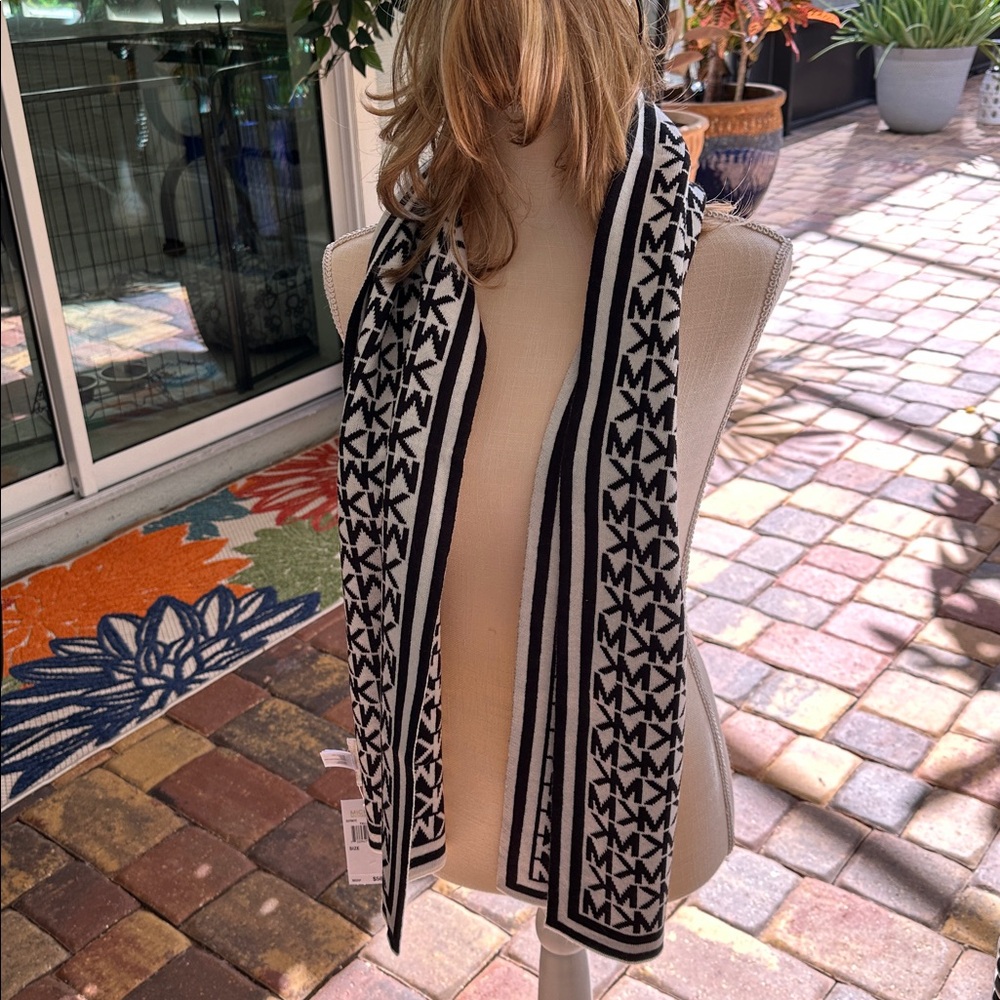 Michael Kors Geometric Black and White Scarf - Picture 3 of 4